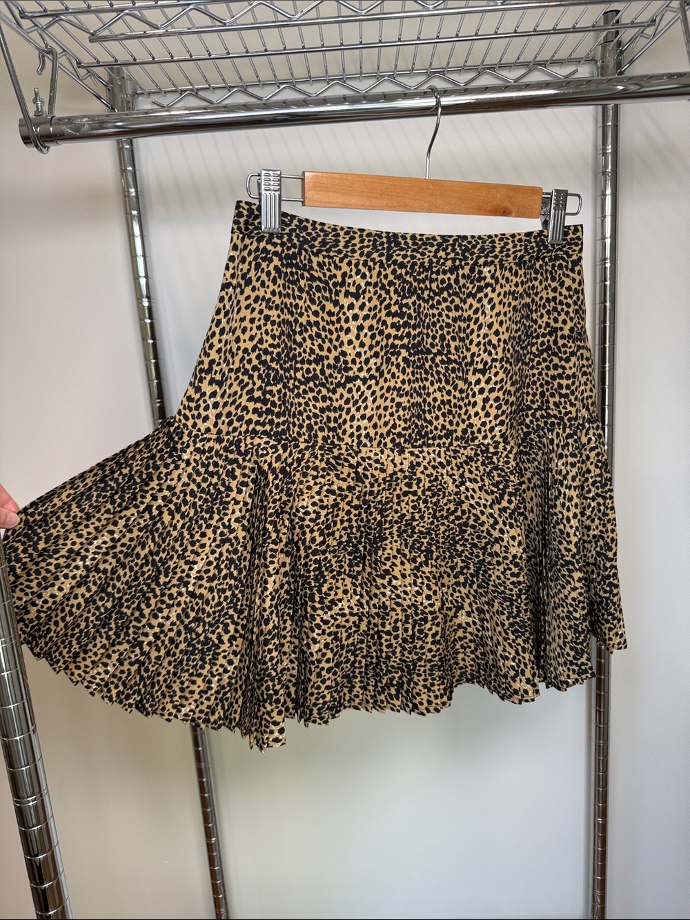 NWOT Wren Leopard Print Pleated Mini Skirt – Size Small‎